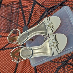 Ann Taylor leather dress shoes in white